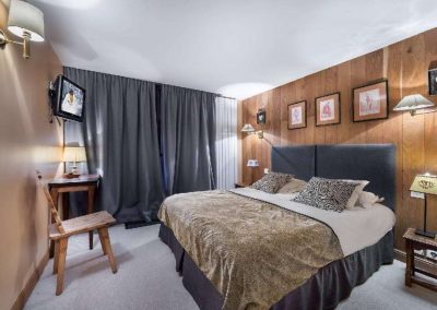 Bedroom Luxury self-catered ski-in ski-out chalet for large group Chalet Le Gros Caillou for 16 people to rent in Courchevel 1850 with In-Luxe Chalets France