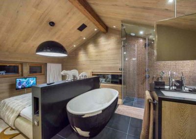 Chalet Rental Courchevel 1650 with In-Luxe Chalets France Chalet Overview in Courchevel 1650 Bathrooml
