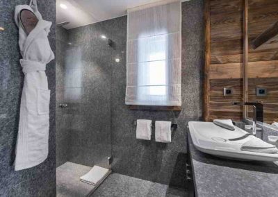 Ensuite Bathroom at Luxury Chalet des Sens for 10 adults and 4 children | Luxury Chalet Rental Megeve with In-Luxe Chalets France