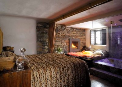 Suite 2 at Luxury catered chalet Himalaya in Val d'Isere for 10 people. The luxury chalet Himalaya is for rental in Val d'Isere by In-Luxe Chalets France